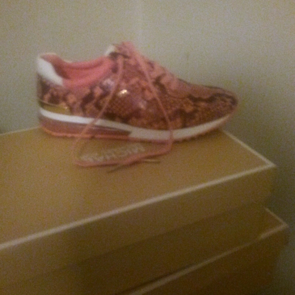 Mk shoes size 9